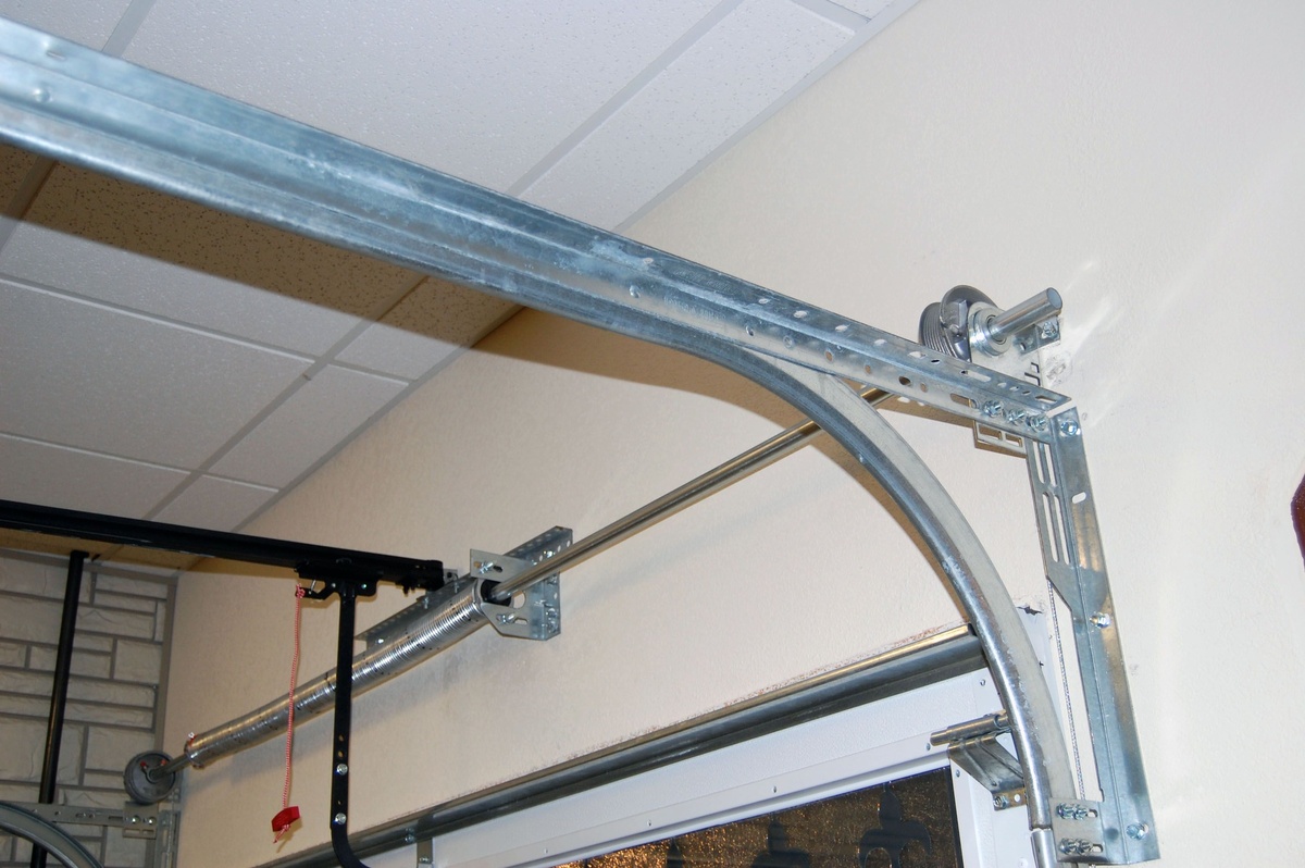 How to Adjust Garage Door Tracks 1696405454
