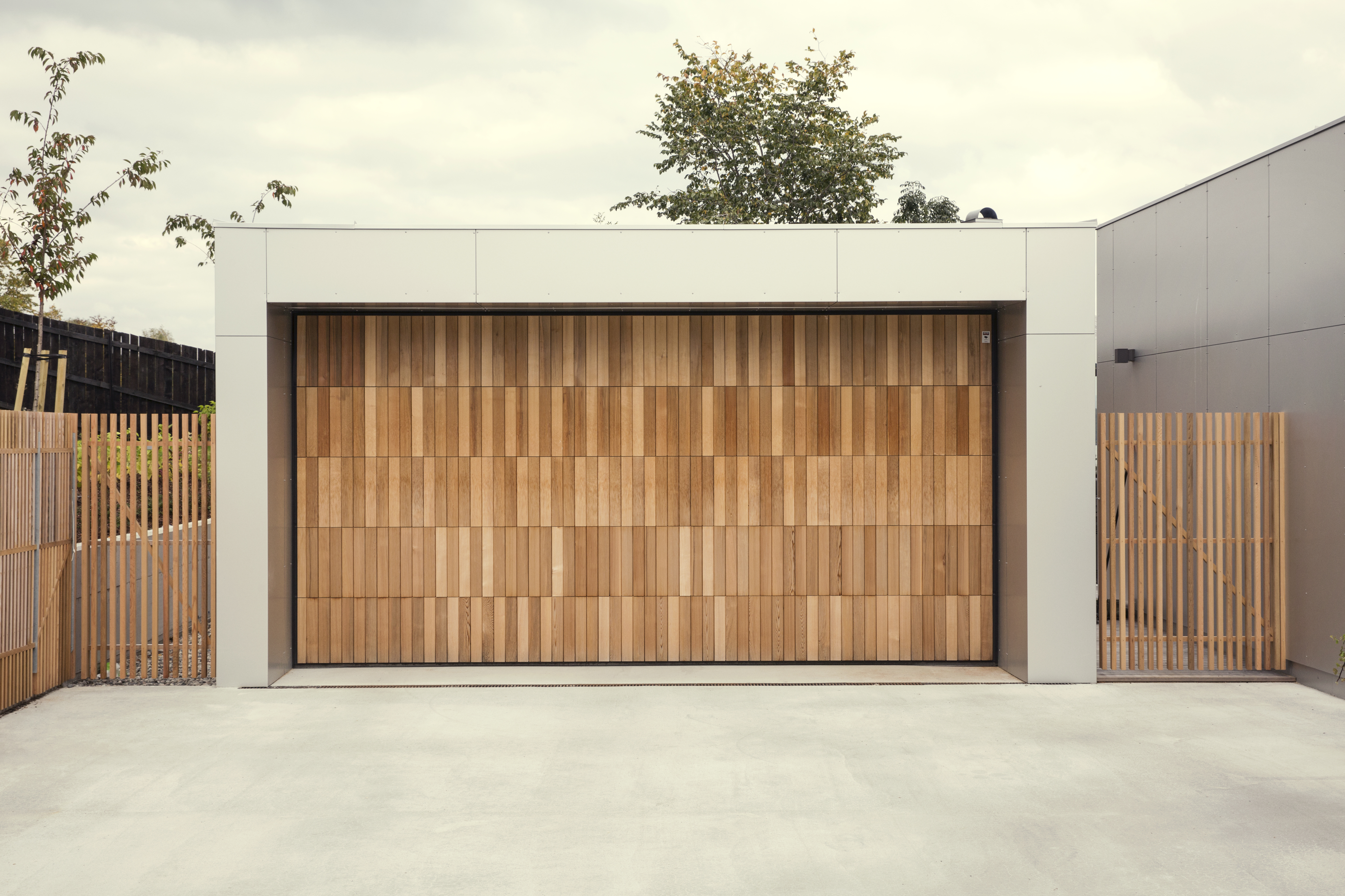 Minimalist garage door contemporary house